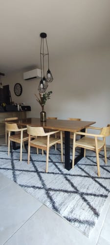 Customer photo review of CORDOBA - Lot de 2 chaises en bois massif avec accoudoirs coloris naturel