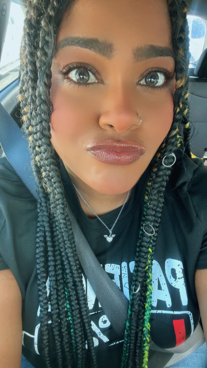 Customer photo review of Flora Green Prescription Colored Contact Lenses