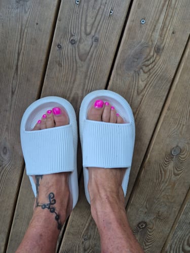 Customer photo review of HappyFlops