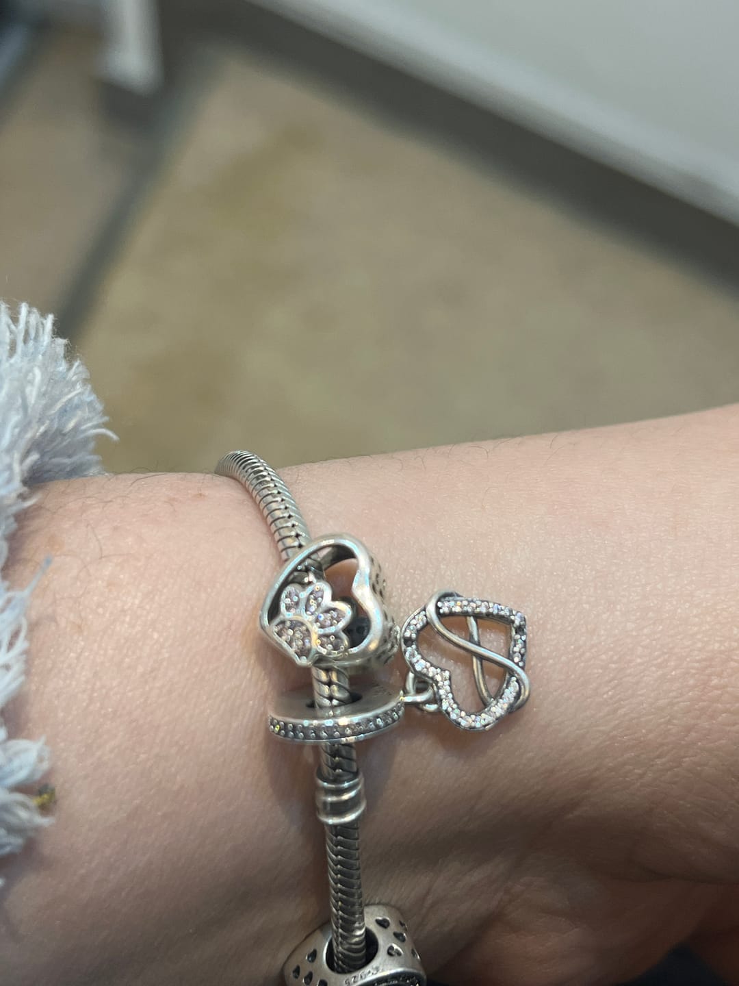Customer photo review of Charm Corazón Infinito Colgante