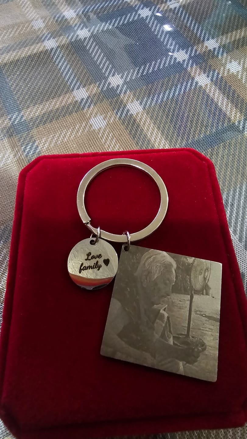 Customer photo review of Llavero Personalizado Cuadrado