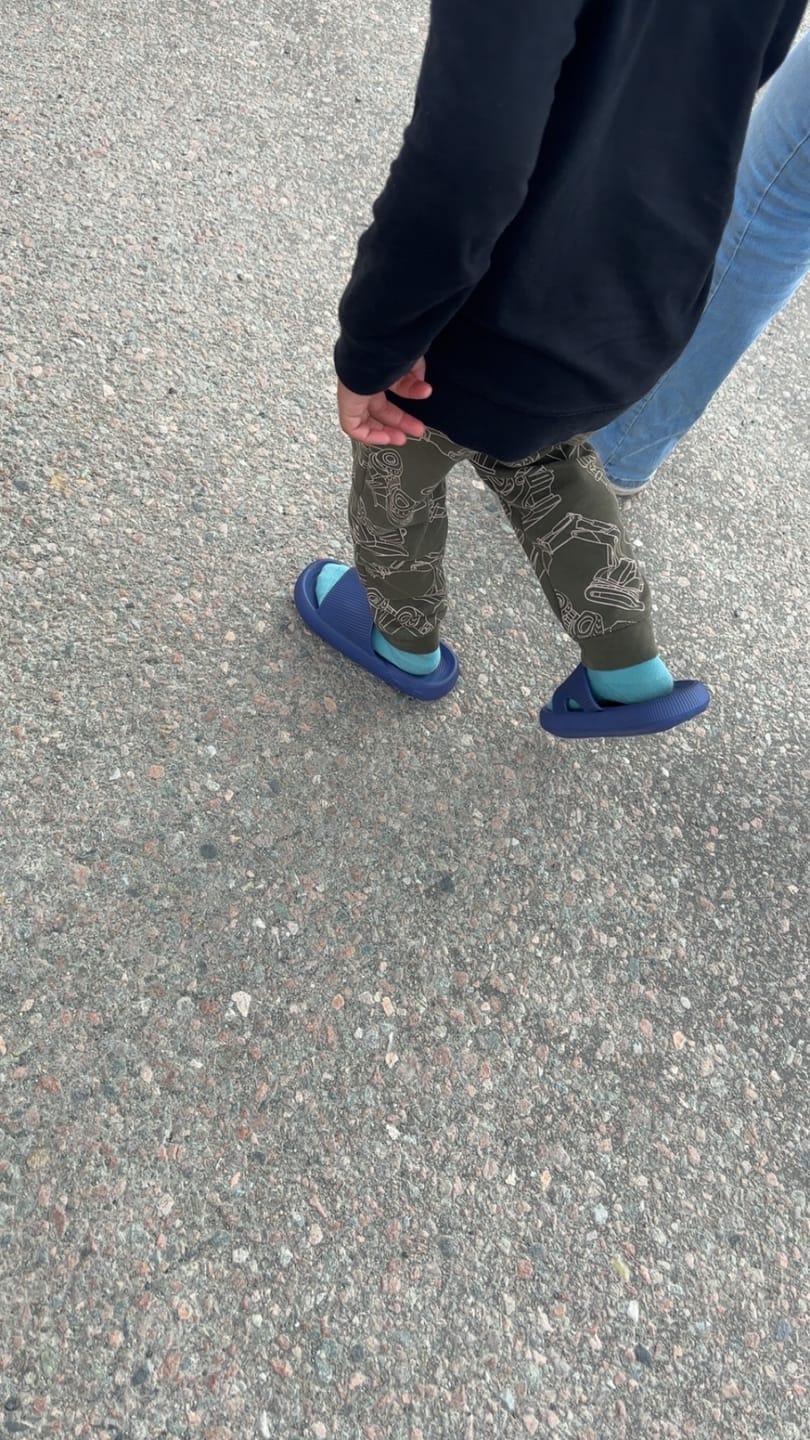 Customer photo review of HappyFlops Kids