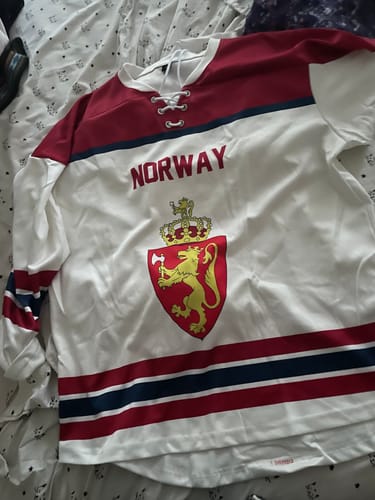 Customer photo review of Norway Hockey Jersey Flag & Coat Of Arms Hockey Style