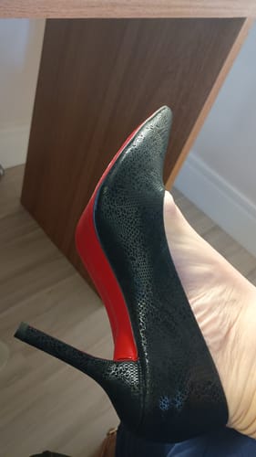 Customer photo review of Scarpin Verniz Preto CBK