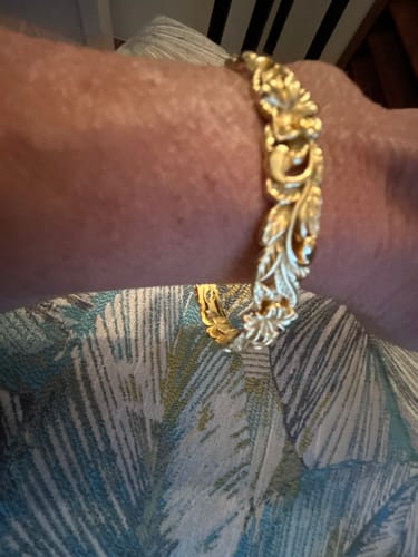 Customer photo review of Alaka'i Hibiscus Heirloom Cutout Bangle