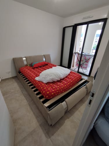 Customer photo review of Lit coffre design avec bande métallique - ATILLA