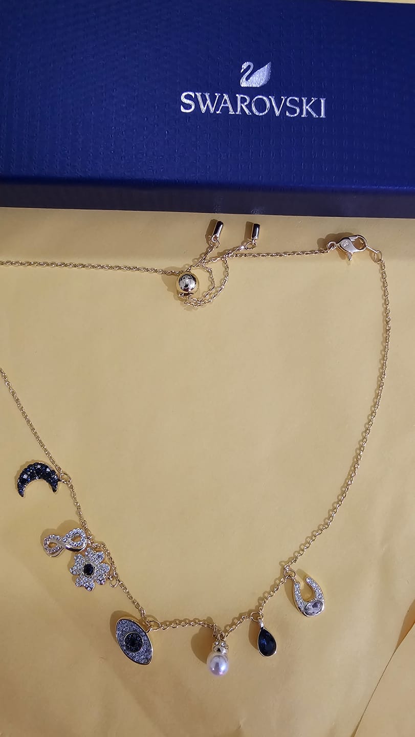Customer photo review of COLLAR GARGANTILLA SWAROVSKI SIMBOLICA LUNA INFINITO TREBOL OJO HERRADURA ORO