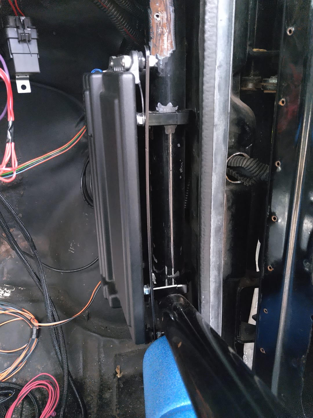 Customer photo review of Holley EFI Dominator ECU Roll Bar Mount for Holley #554-114 18-10010