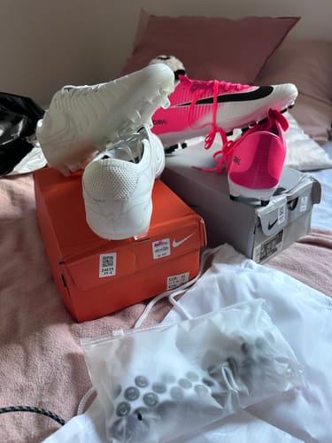 Customer photo review of Mercurial Vapor 11 Elite FG Motion Bleu - Rose/Blanc/Noir