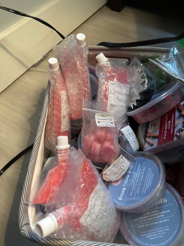 Customer photo review of 8oz Squeezable Wax Melt Bags (Classic Collection)