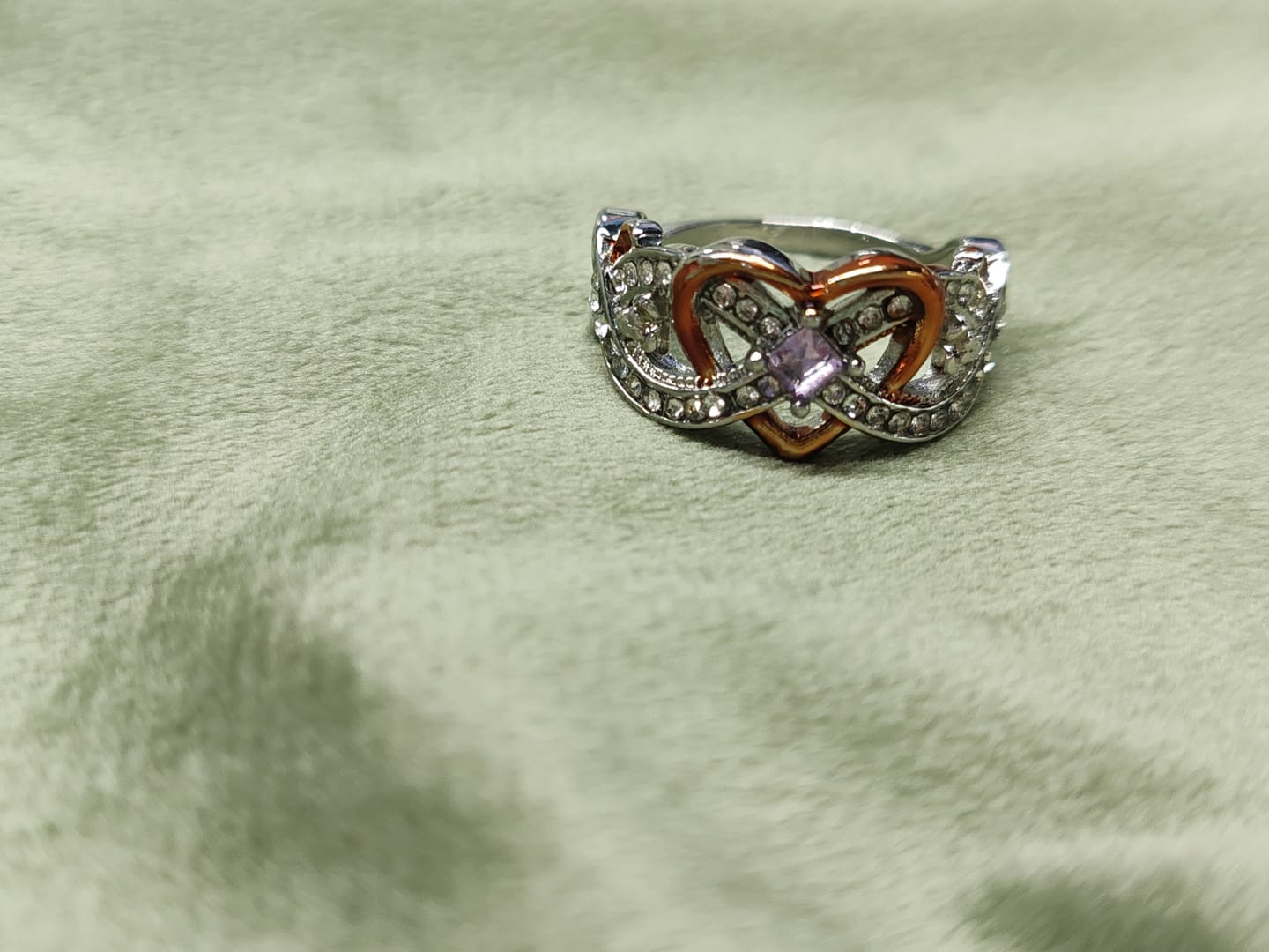Customer photo review of WorldNorse Freyja’s Heart Amethyst Love Knot Ring