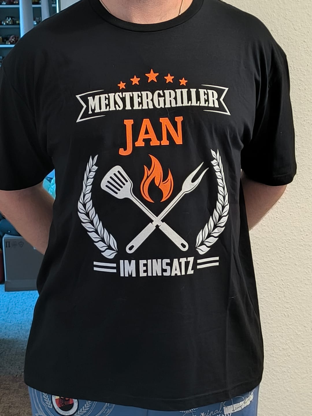 Customer photo review of Meistergriller im Einsatz - Personalisierbares Herren T-Shirt