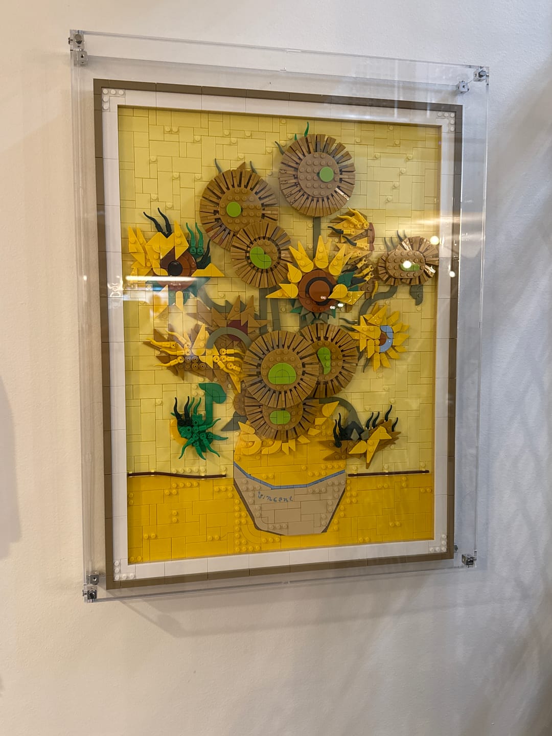 Customer photo review of Wall Mounted Display Case for LEGO® 31215 Art Vincent van Gogh – Sunflowers