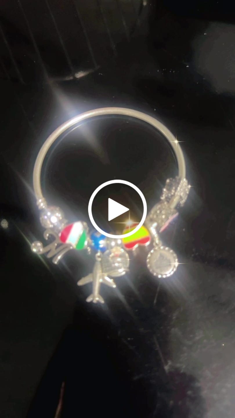 Customer video review of Charm Corazón España
