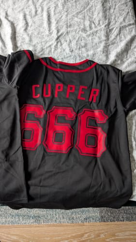 Customer photo review of Benutzerdefiniertes Professionelles Schwarz Rot Baseballtrikot