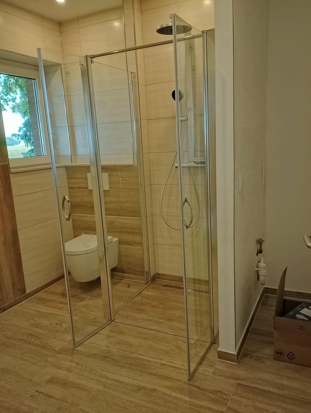 Customer photo review of Eckdusche Duschkabine mit Pendeltür, 6mm ESG, Klarglas - Tür 95cm, Höhe: 195cm