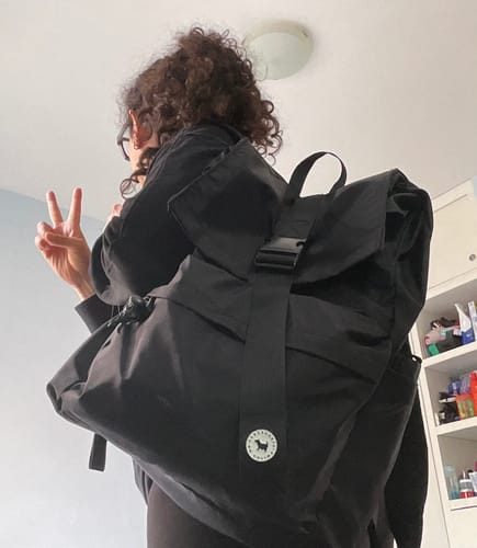 Customer photo review of Mochila Rizz Laptop 15.6" Cool Capital Negro