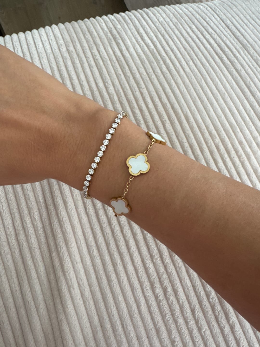Customer photo review of Perlmutt Lucky Leaf Abbaddon Armband 14k Vergoldet