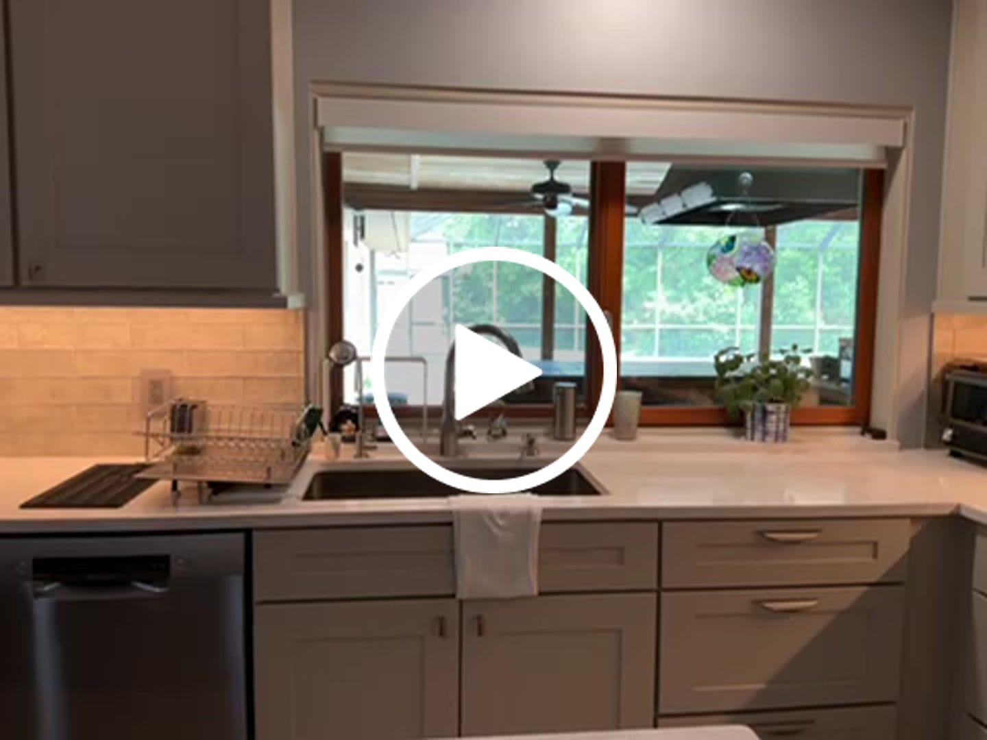 Customer video review of SmartWings Motorized Light Filtering Roller Shades 70% Blackout Linen