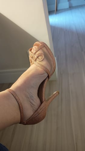 Customer photo review of Sandália Festa Glitter Rosê
