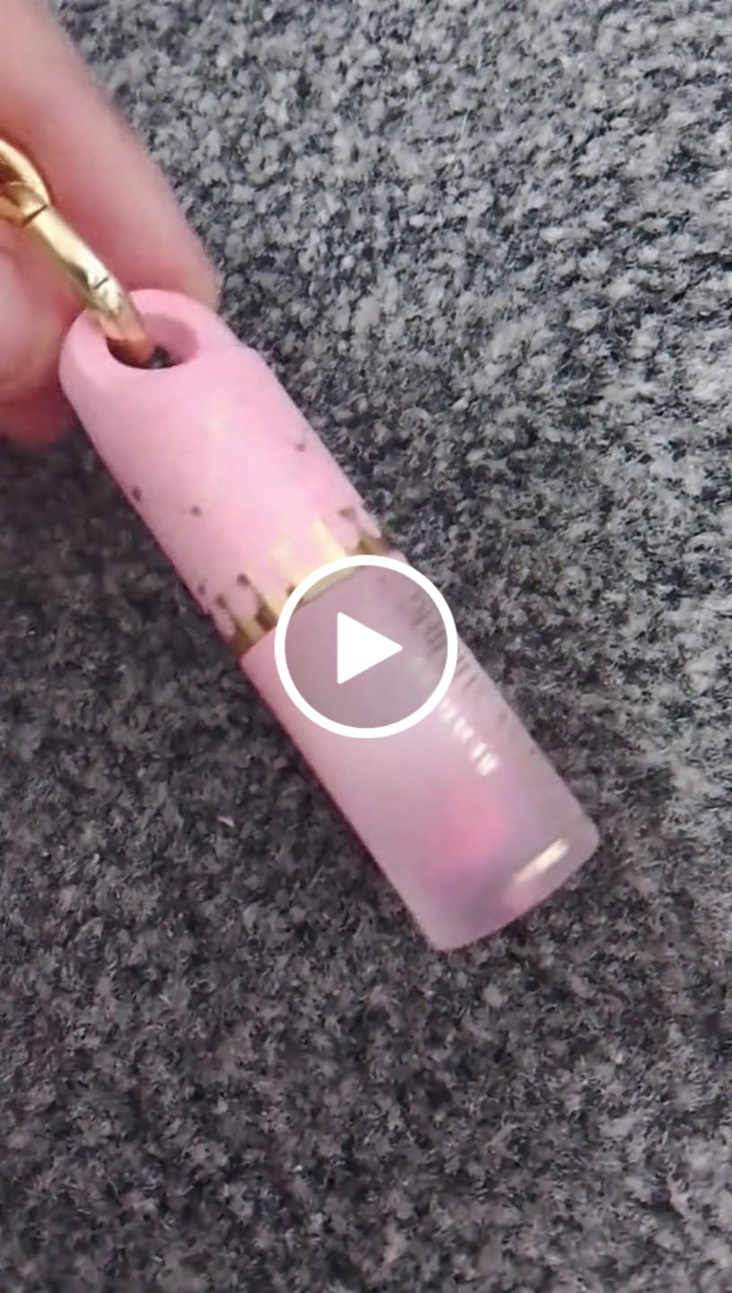 Customer video review of Refillable Stay Shining Mini Keychain Lip Oil