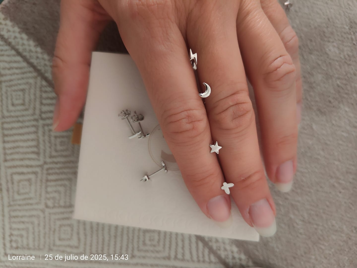 Customer photo review of Mini Pendientes Místicos