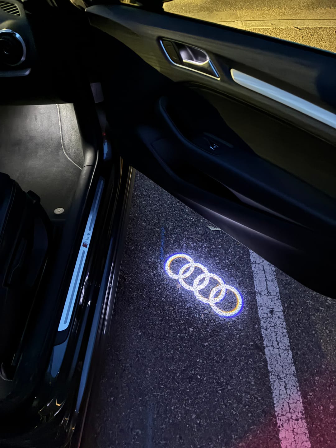 Customer photo review of Projecteur Led Porte Logo Audi