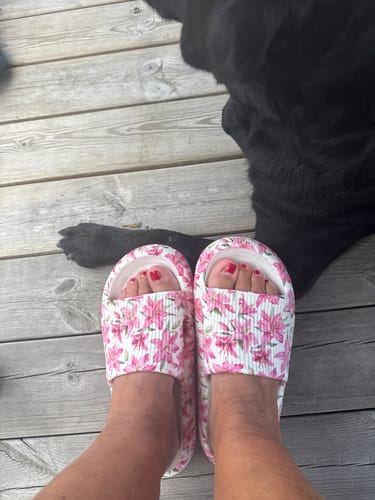 Customer photo review of HappyFlops Limited Editions