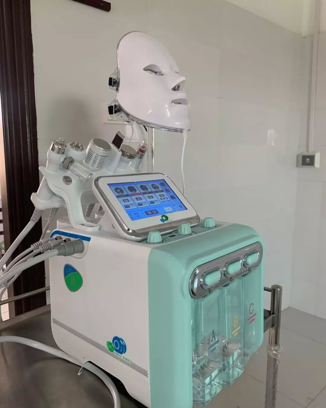 Customer photo review of 4th Gen Hydro Dermabrasion Facial Machine 7 In 1