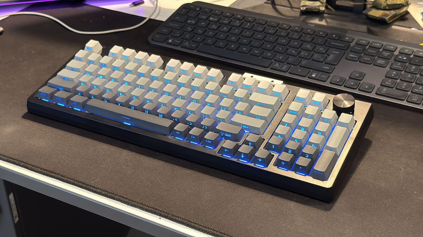 Customer photo review of Darmoshark Top98 Mekanik Klavye