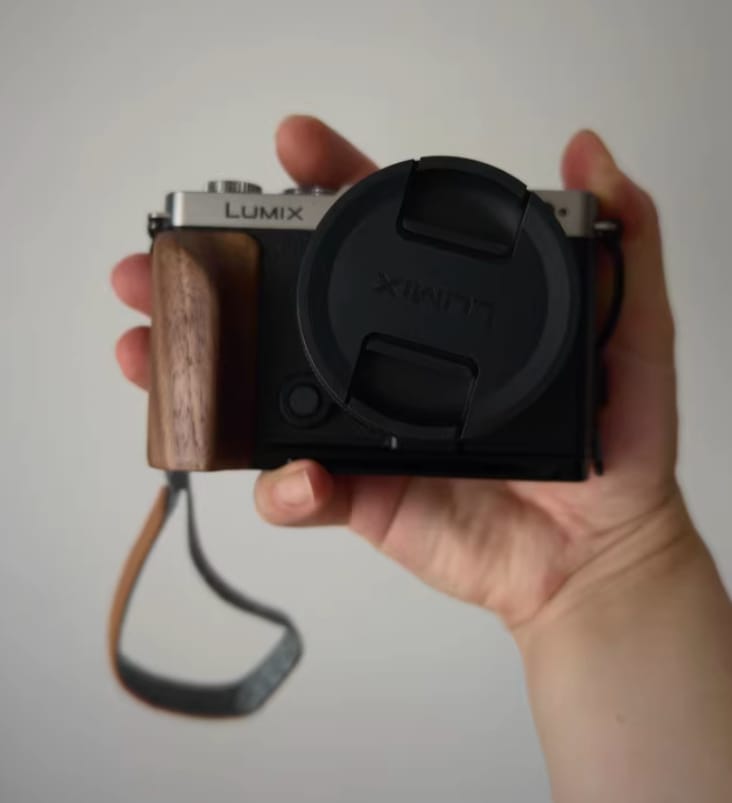 Customer photo review of Wooden L-Shaped Grip for Lumix S9 WG Design