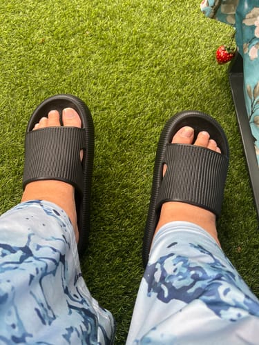 Customer photo review of HappyFlops
