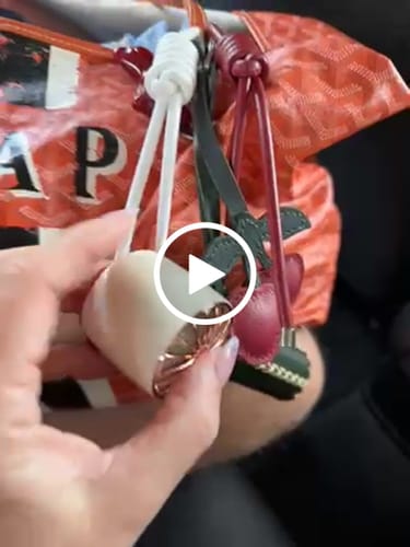 Customer video review of SIGNATURE GIFT BOX