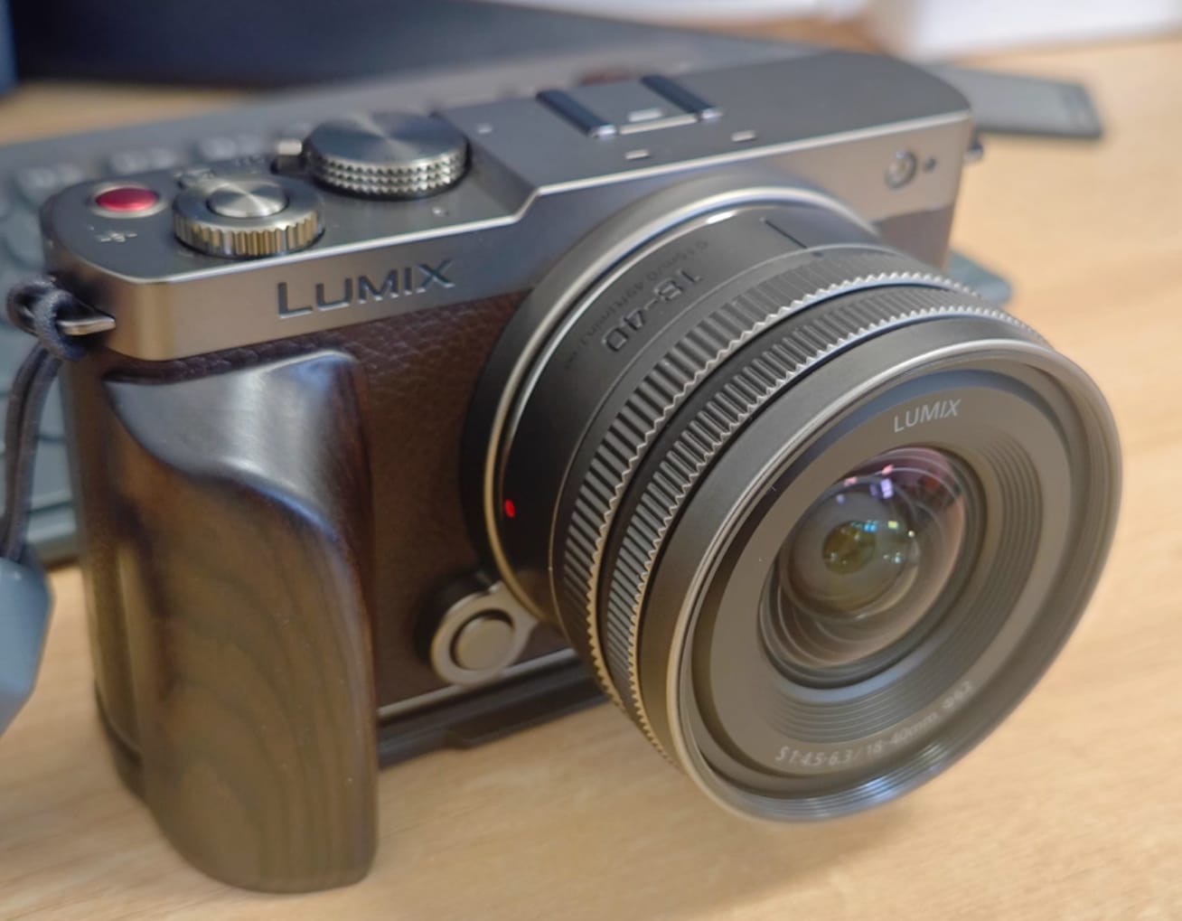 Customer photo review of Wooden L-Shaped Grip for Lumix S9 WG Design