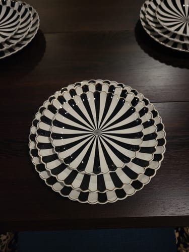 Customer photo review of Black and White Stripe Scallop Fine Porcelain 12.5" Charger Plate