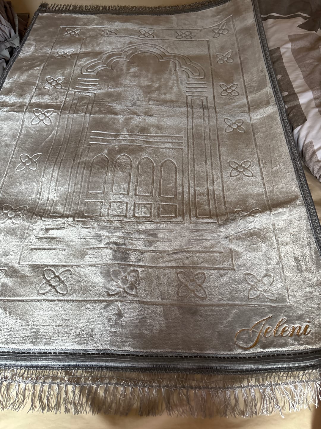 Customer photo review of Tapis de prière épais à personnaliser gris