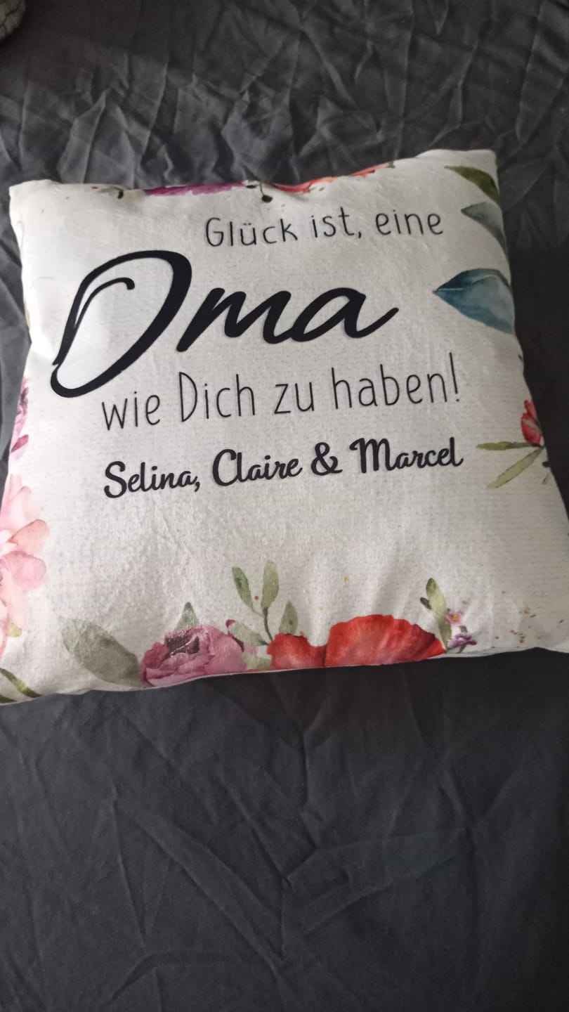Customer photo review of Personalisiertes Kissen - "Glück ist, eine Oma wie Dich zu haben"