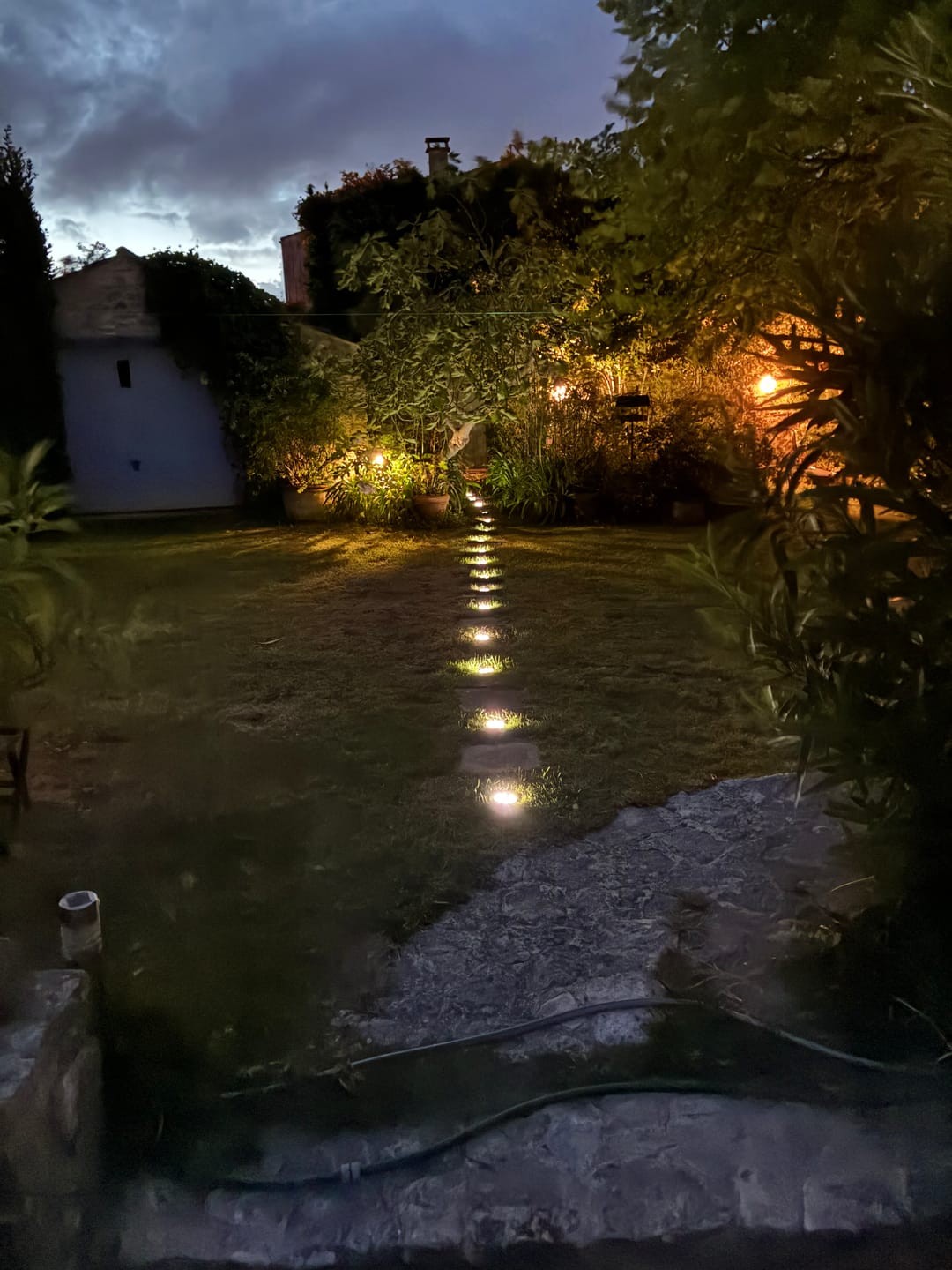 Customer photo review of Lampes de Jardin Solaires LED sans fil