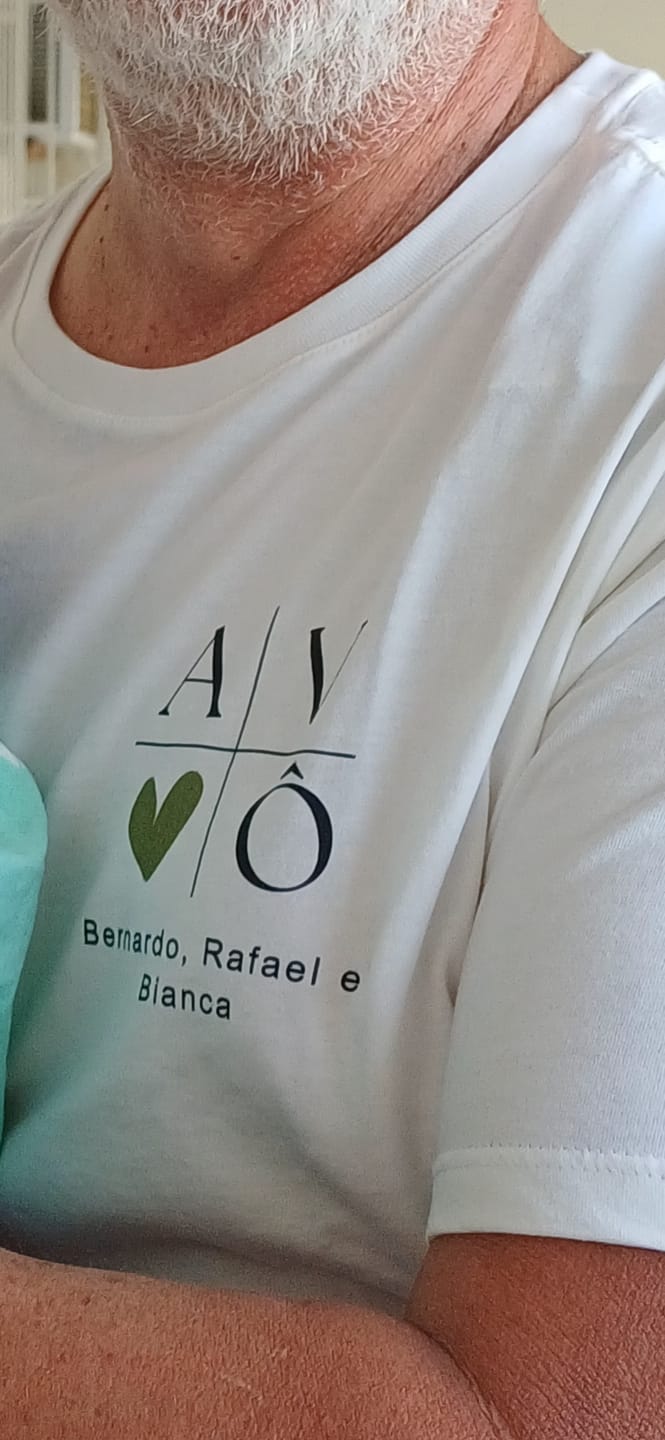 Customer photo review of Camiseta Personalizada AVÔ MINIMALISTA - Algodão 100%