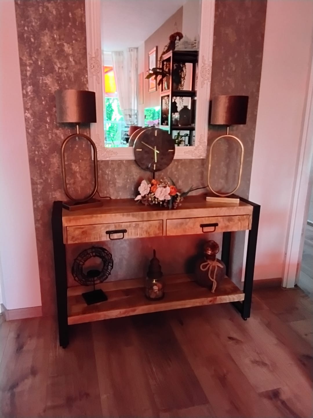 Customer photo review of Sidetable met twee lades | 120 x 35 x 76 cm | Mangohout
