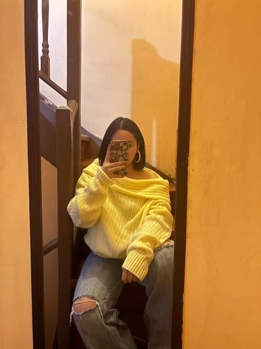 Customer photo review of SWEATER LINA AMARILLO