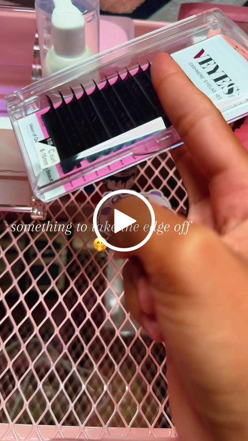 Customer video review of Cashmere Lashes - 0.07MM