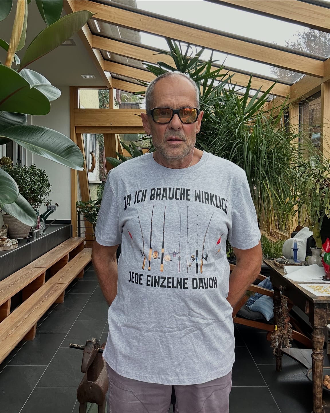 Customer photo review of Jede einzelne Angelrute - Premium T-Shirt
