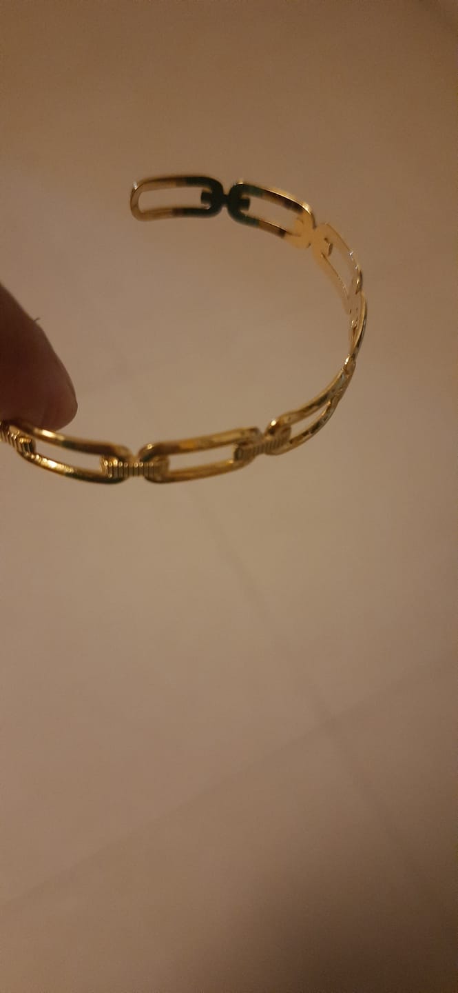 Customer photo review of Minimalist Gold Link Bracelet