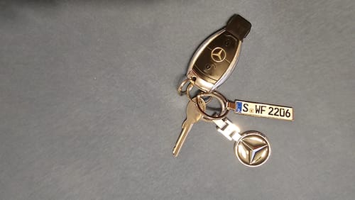 Customer photo review of Kennzeichen Schlüsselanhänger Mini Nummernschild Metall