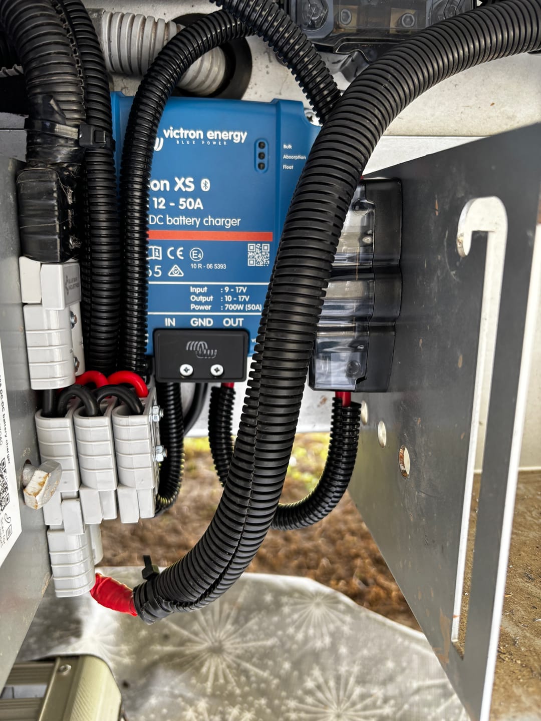 Customer photo review of VICTRON Orion XS 12/12-50A DC-DC battery charger | (ORI121217050)