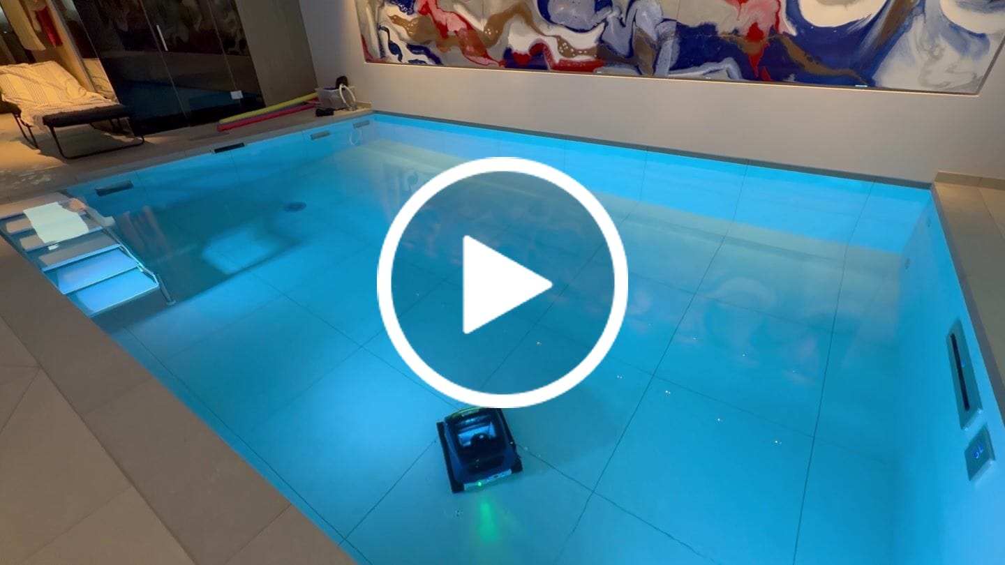 Customer video review of Zodiac Freerider RF 5400 iQ: Premium Akku Poolroboter + 500€ Saunagutschein