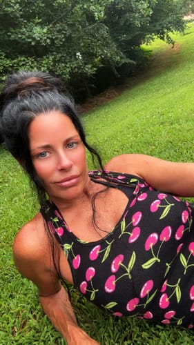 Customer photo review of The Ultimate Dyed Gray Hair Guide | Free gift