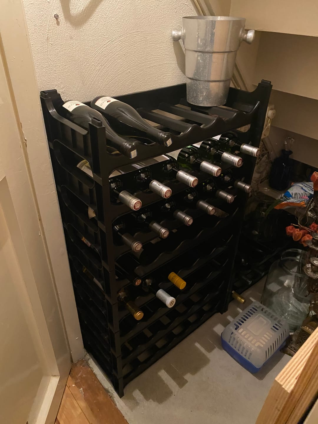 Customer photo review of Wijnrek Stapelbaar Zwart - Kunststof - 60 flessen - 10 stuks
