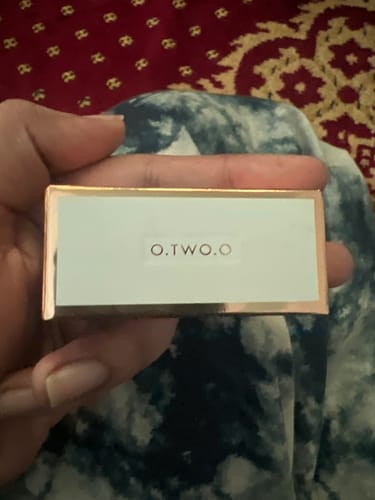 Customer photo review of O.TWO.O LIGHTWEIGHT AND SEAMLESS CONCEALER
